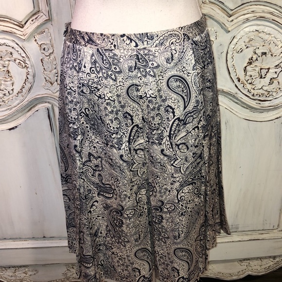 J. Crew 100% Silk Cream and Navy Paisley Print Classic Pleated Skirt Size 4 - Picture 6 of 9